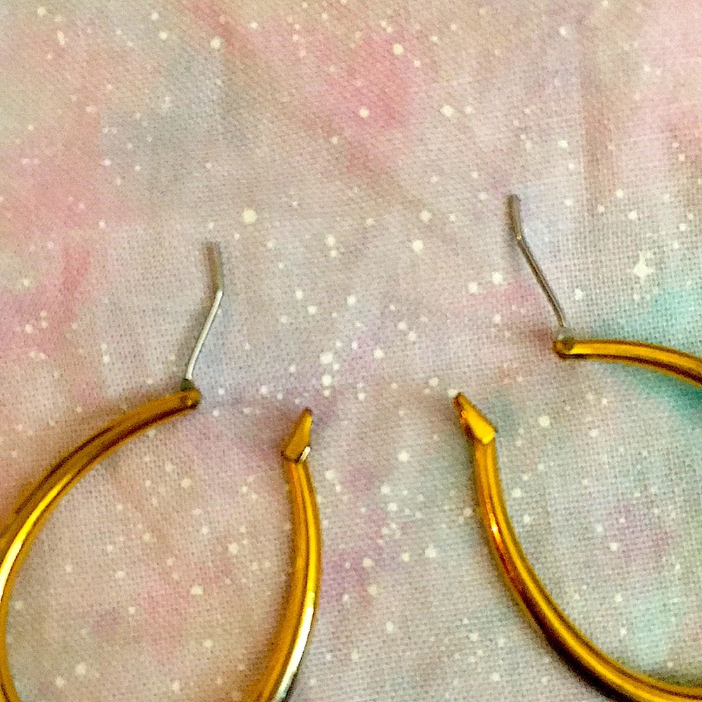 ⭐️Gold Hollow Body HOOP Earrings, with catch latch backings not slide on.⭐️ - Picture 2 of 4
